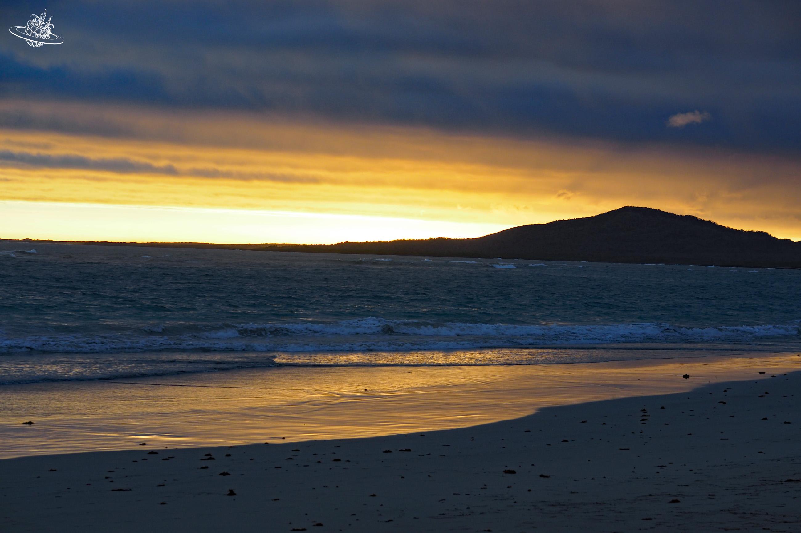Sonnenuntergang beim Horizont