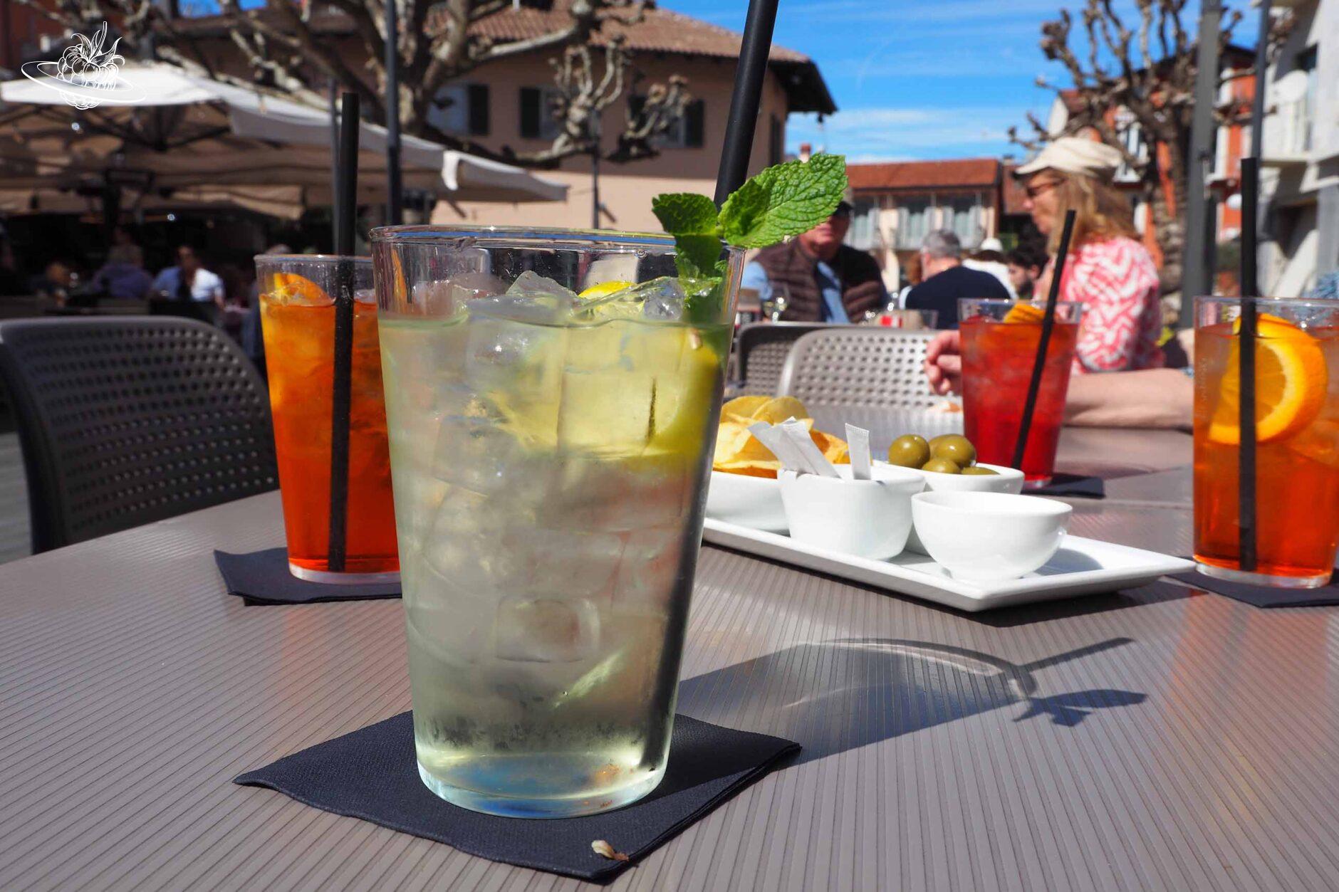 Verschiedene Gläser mit Apero-Getränken