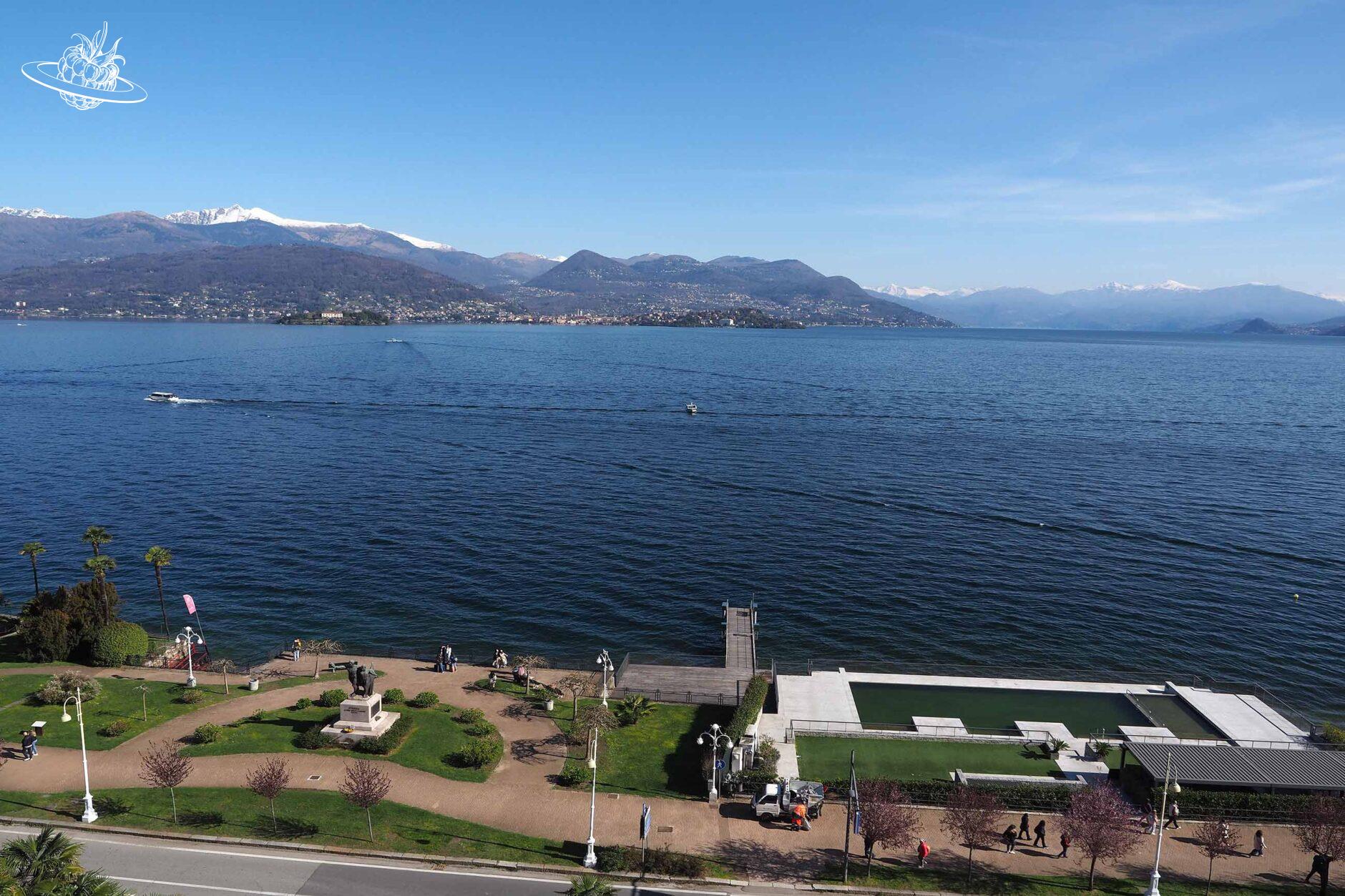 Blick auf den See aus dem Hotelzimmer
