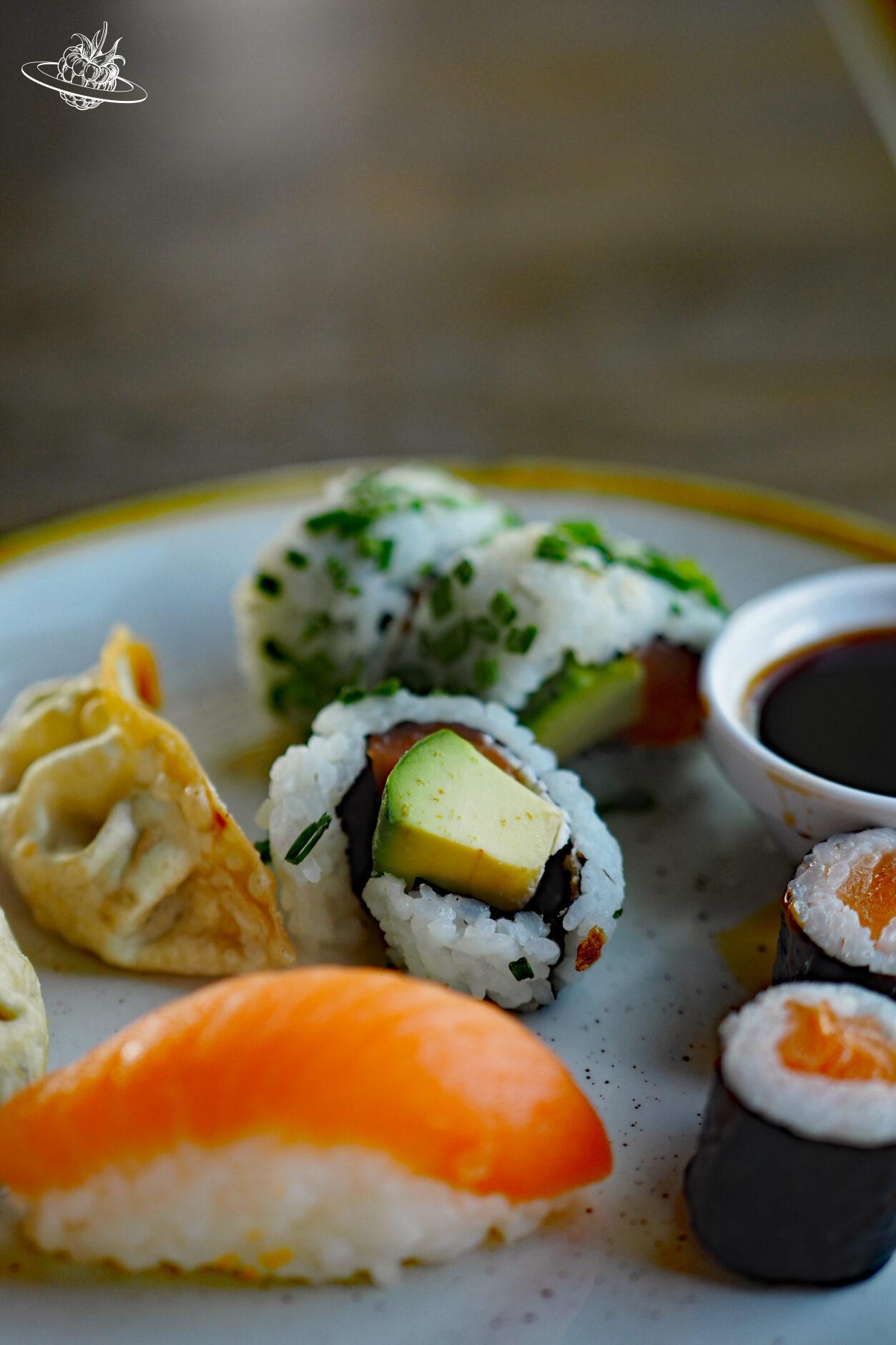 Sushi auf einem Teller