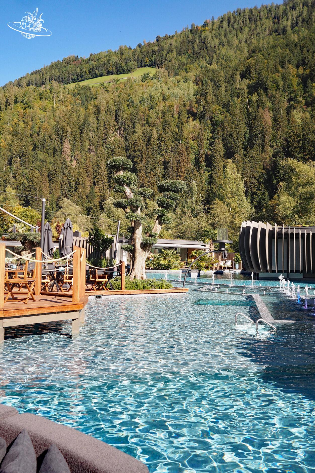 Schön funkelndes Wasser vom Aussenpool