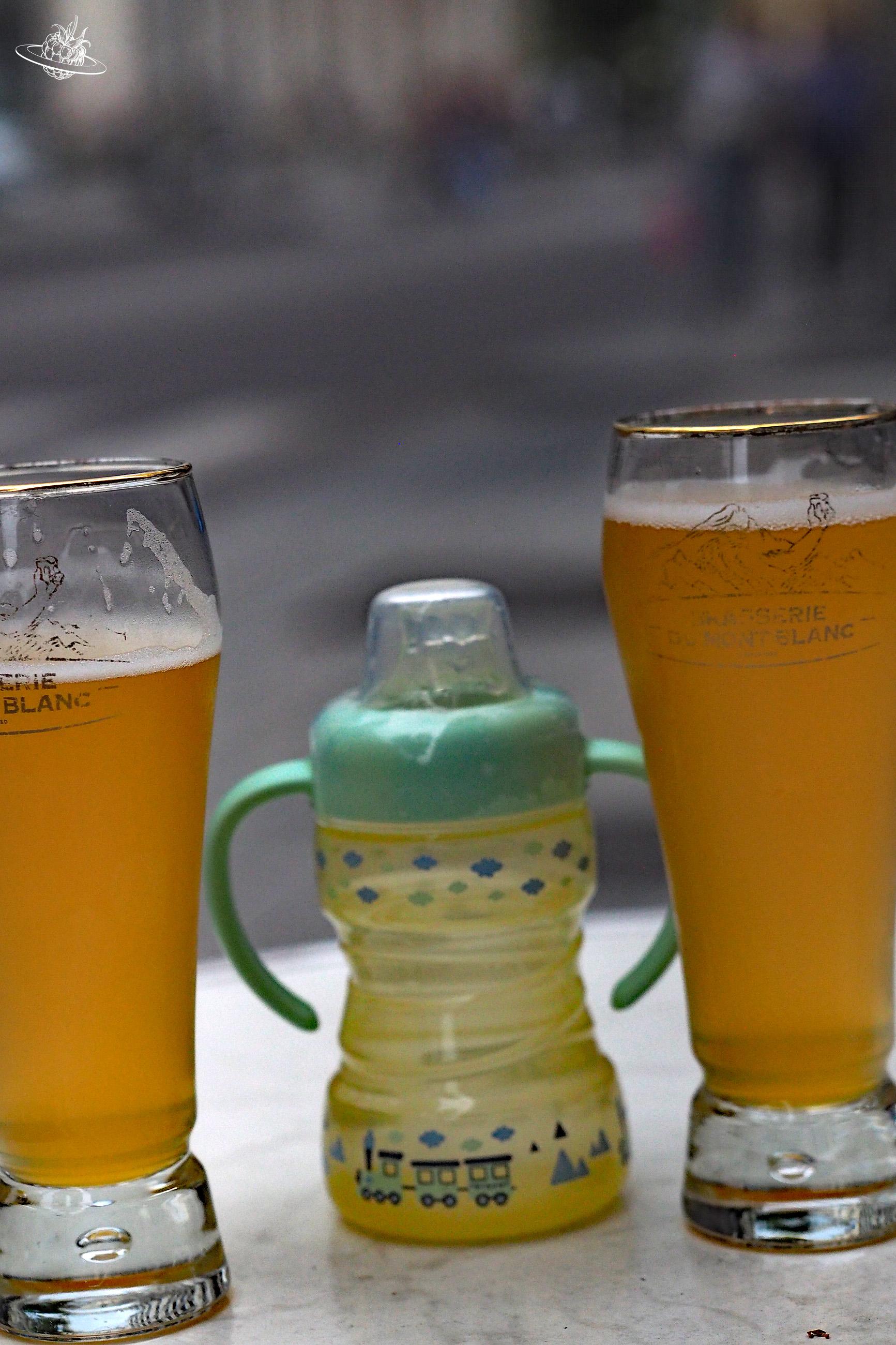 2 Biere und eine Kinderflasche