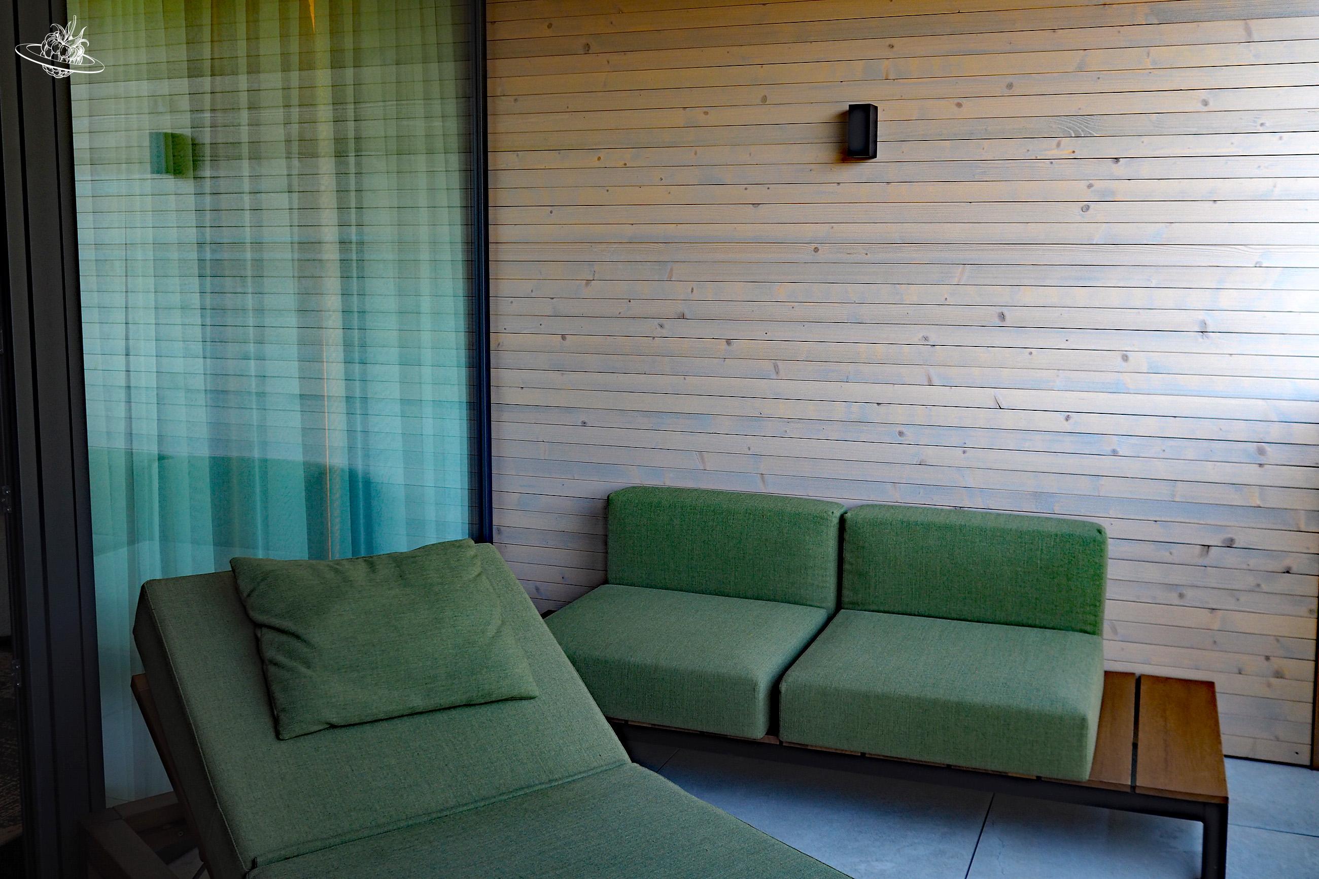 Blick auf schöne Sitzmöbel