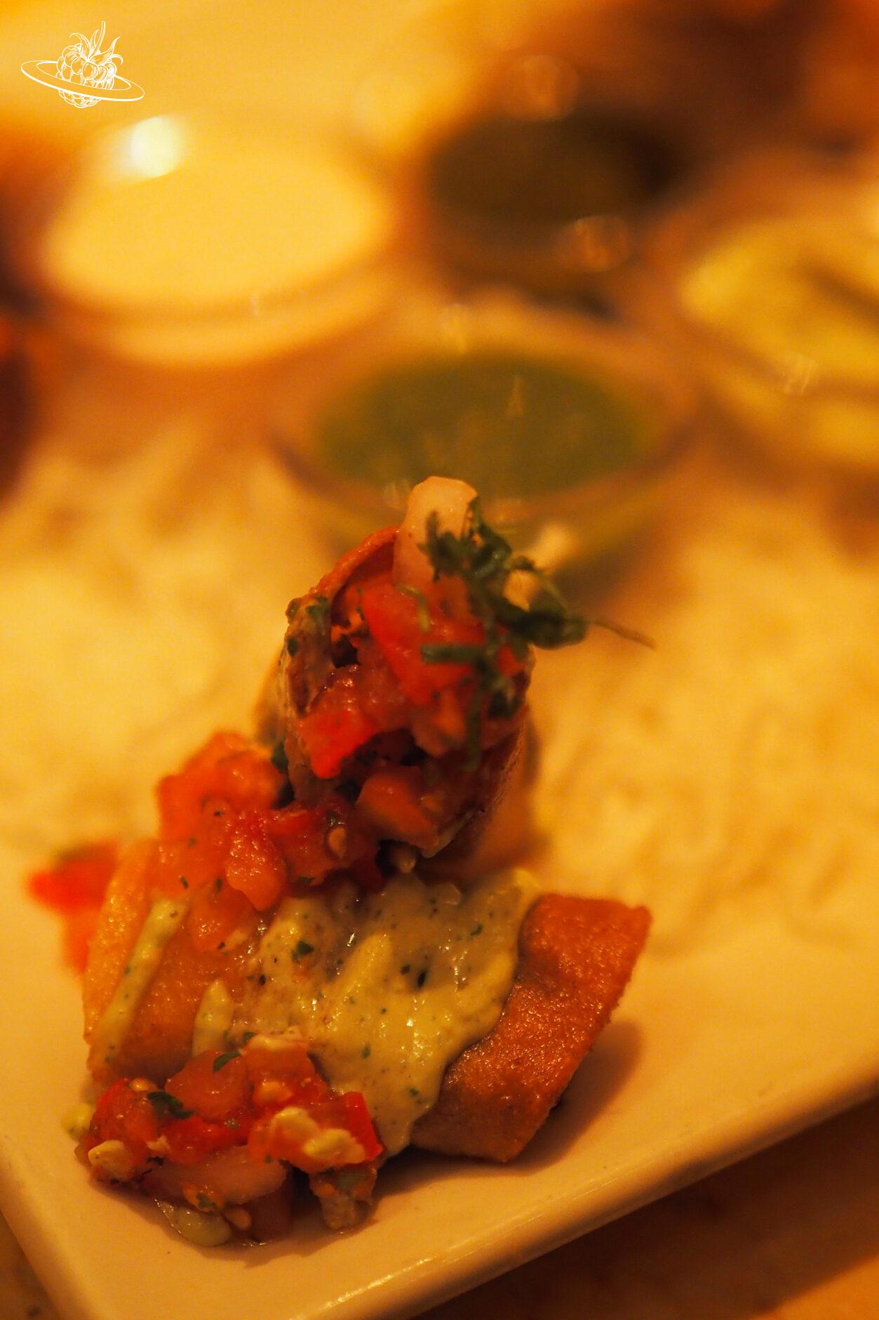 Feines Essen in der Cheesecake Factory mit Avocado Egg Rolls