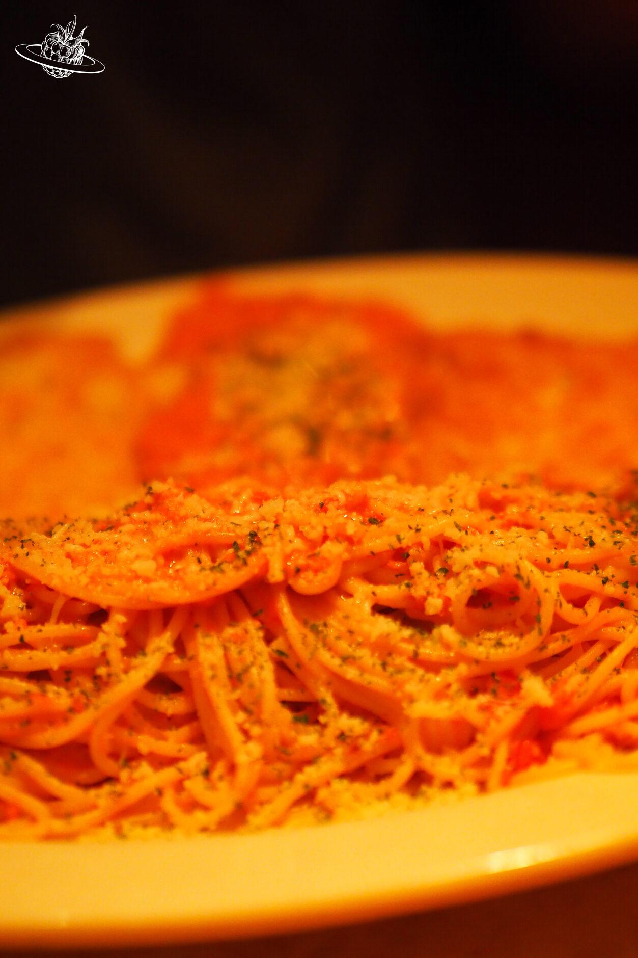 Spaghetti mit Käse und frittiertes Poulet