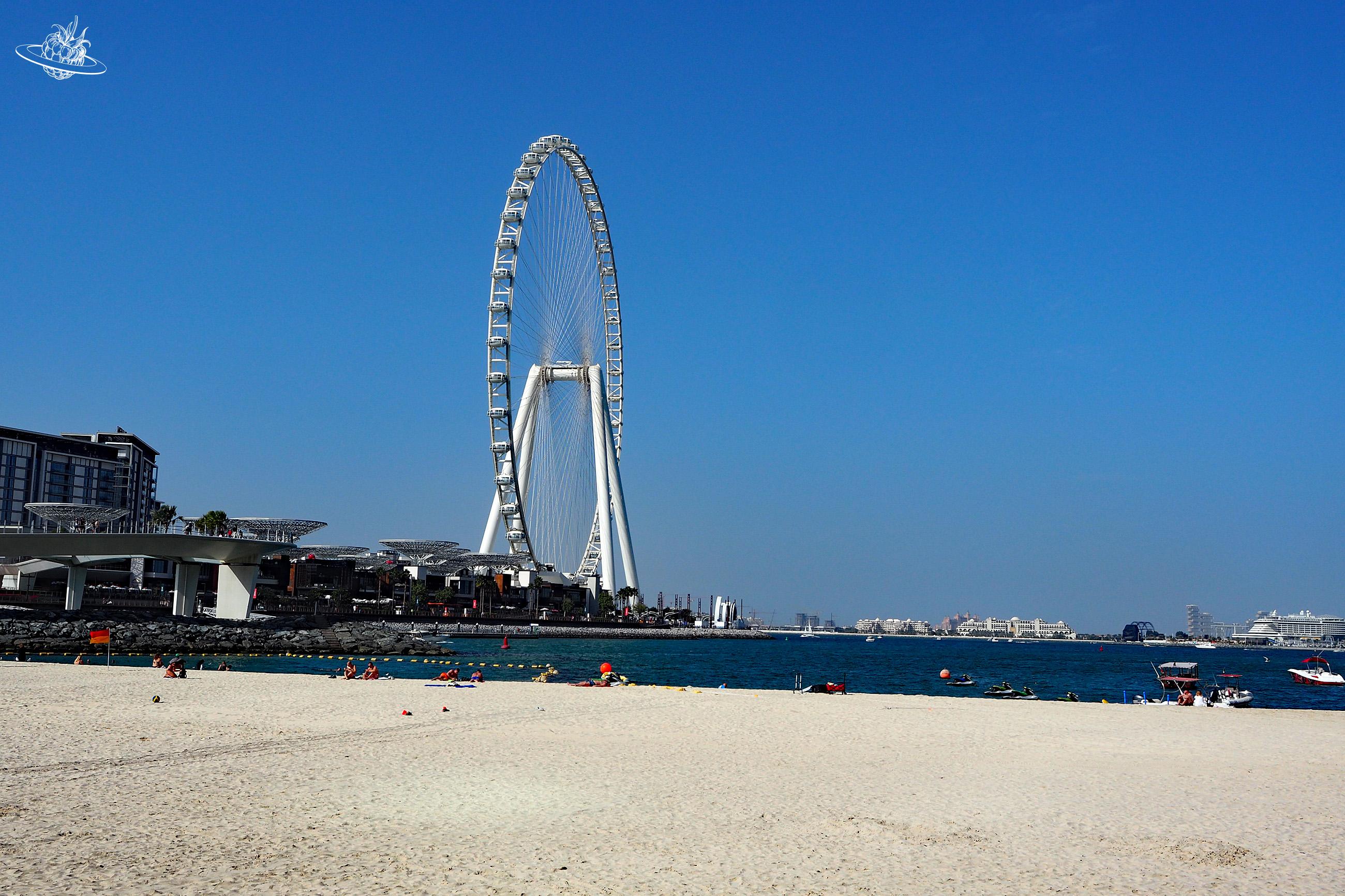 Riesenrad mit Strand
