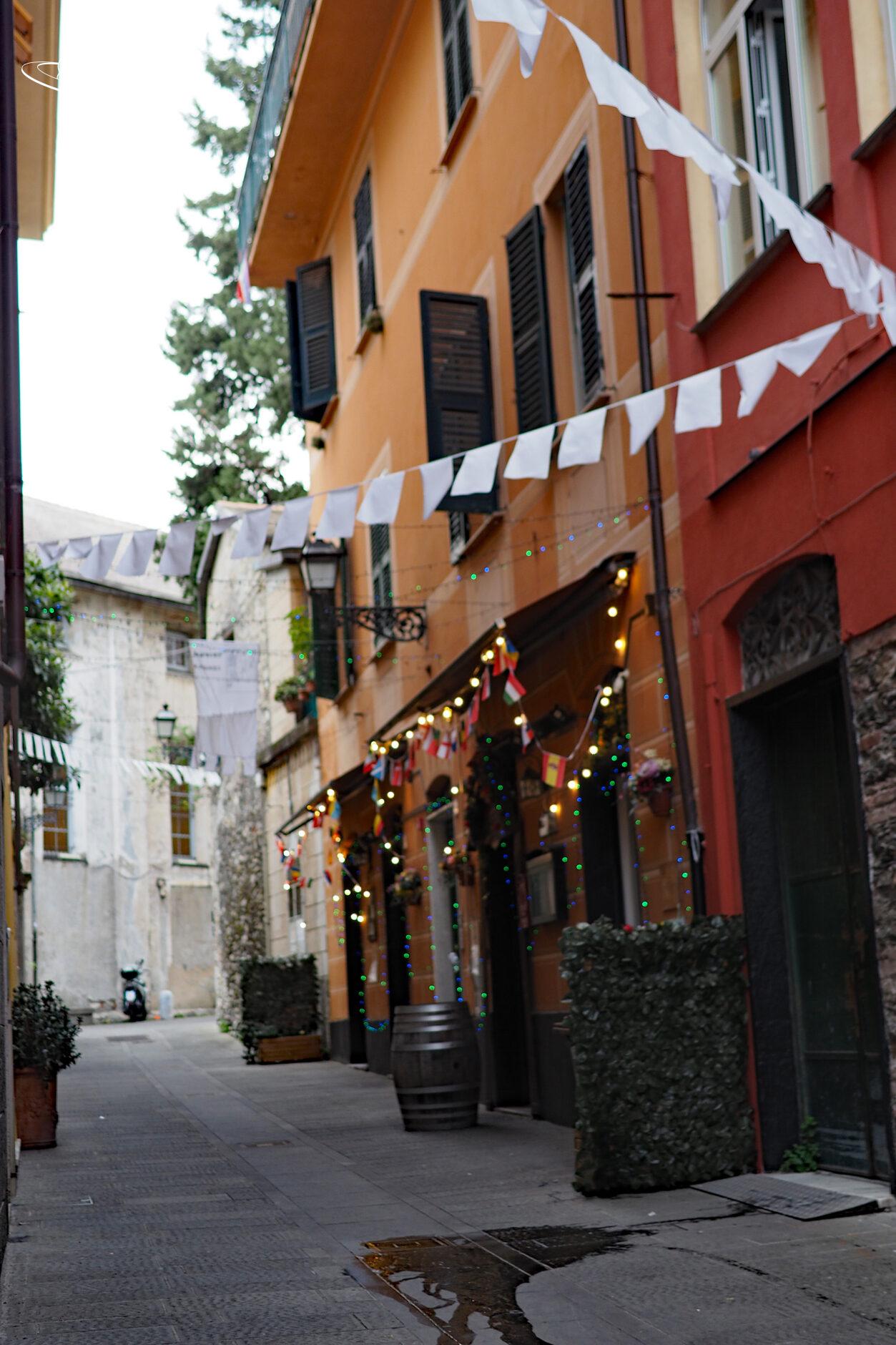 Altstadt mit farbigen Häusern