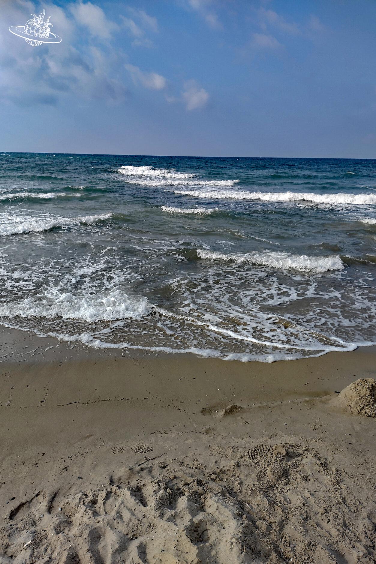 Blick auf Sand und Meer