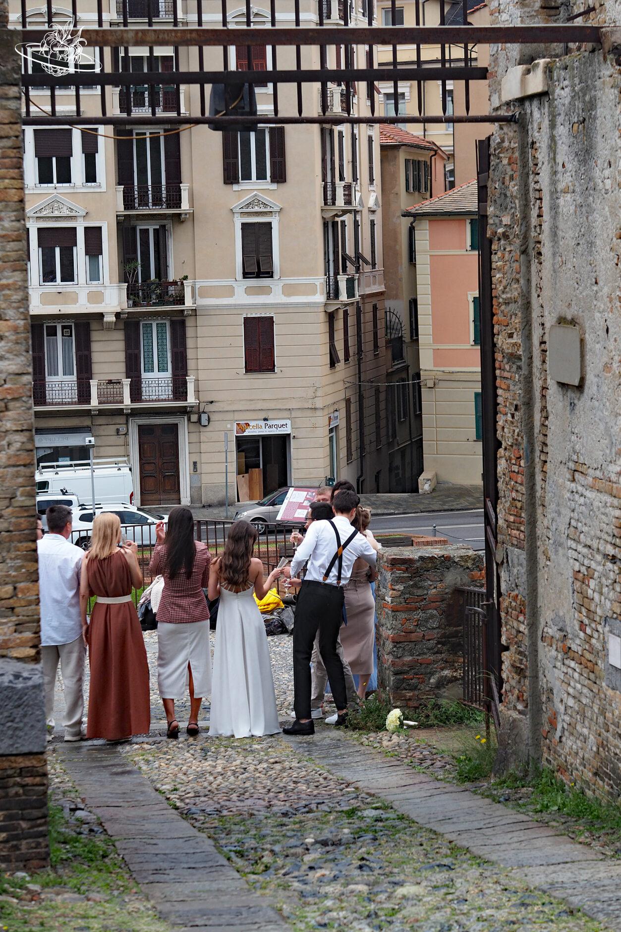 Hochzeitsgesellschaft beim Gruppenfoto