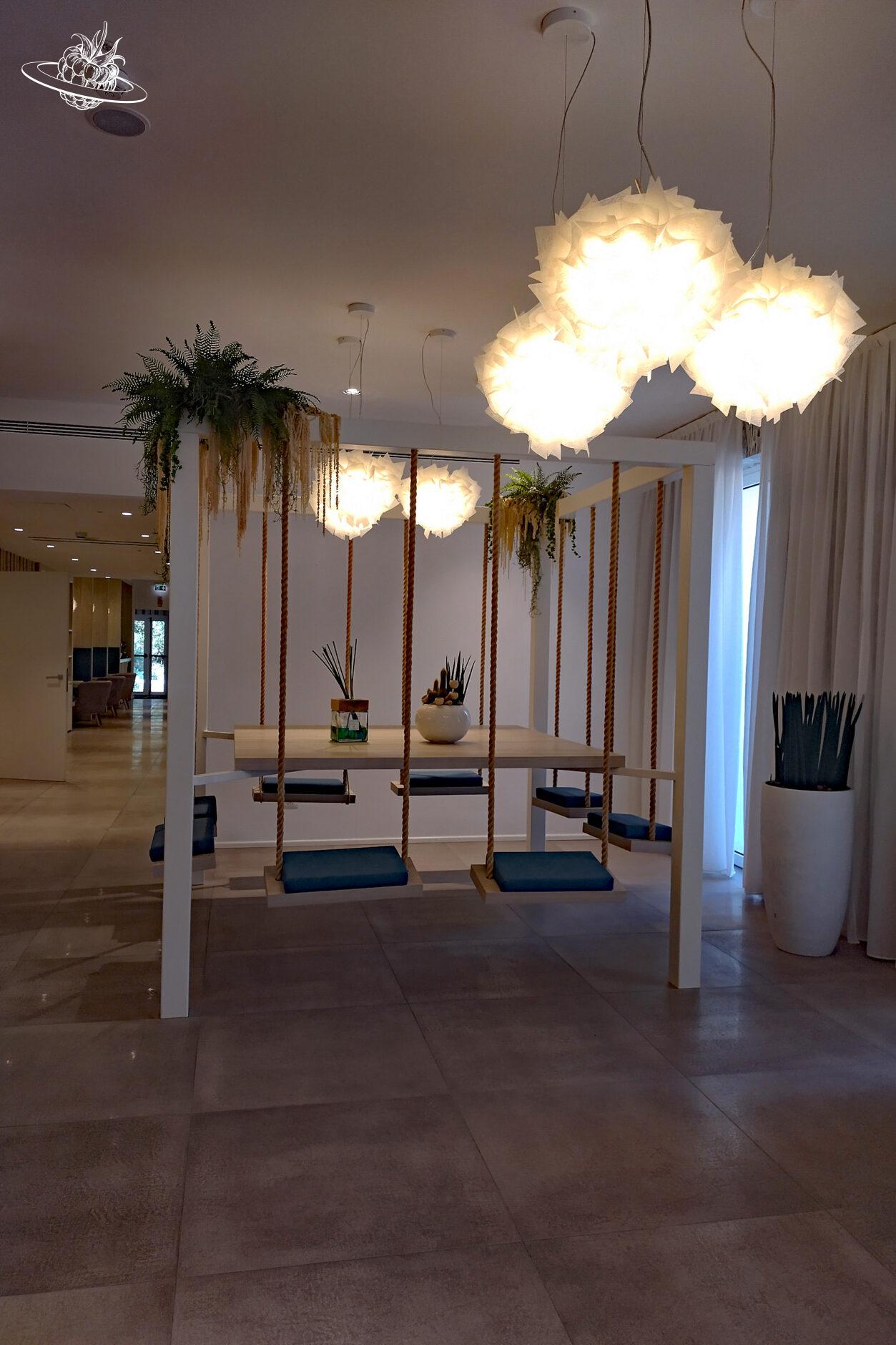 Schaukeln in der Lobby