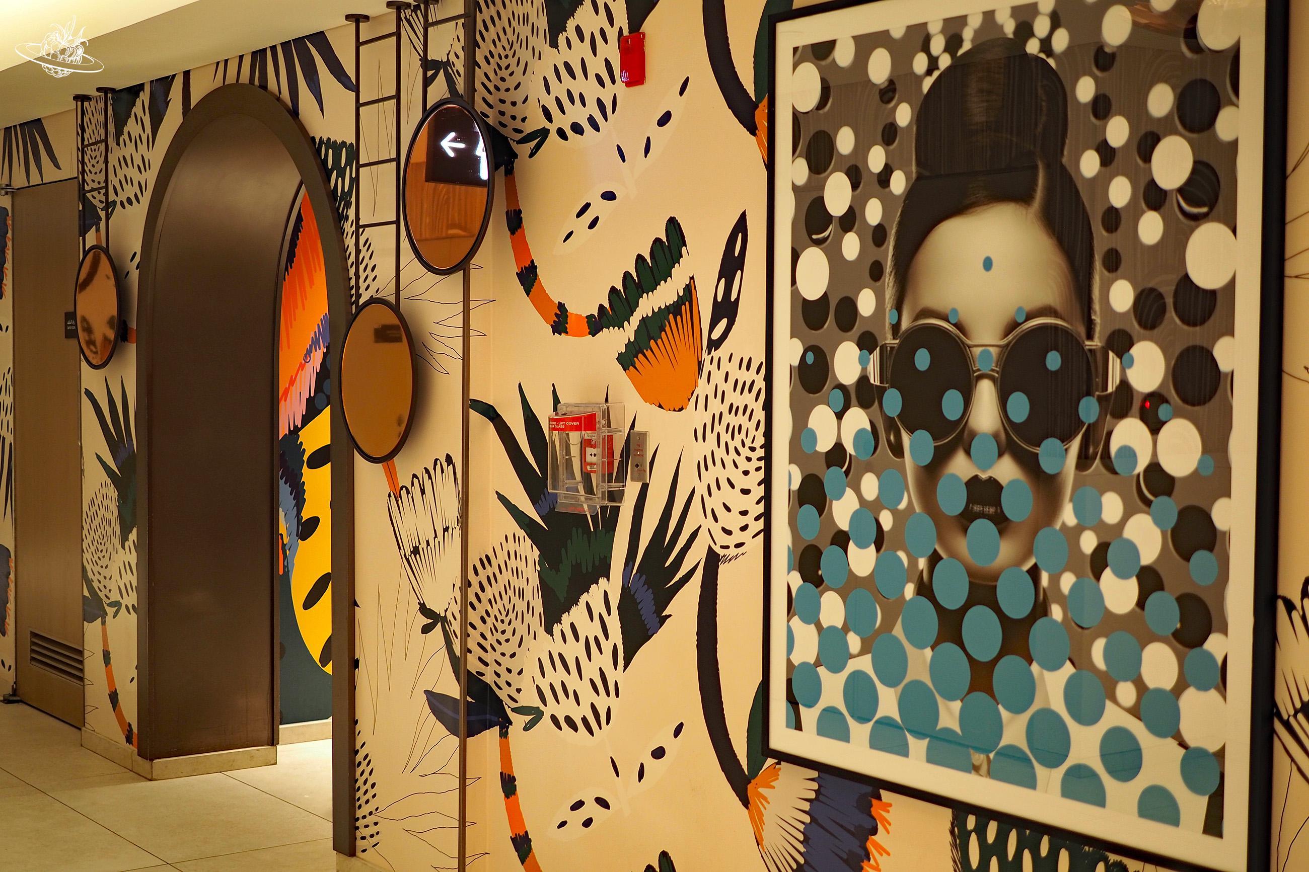 farbige im Pop-Up Stil Toilette in der grossen Dubai Mall