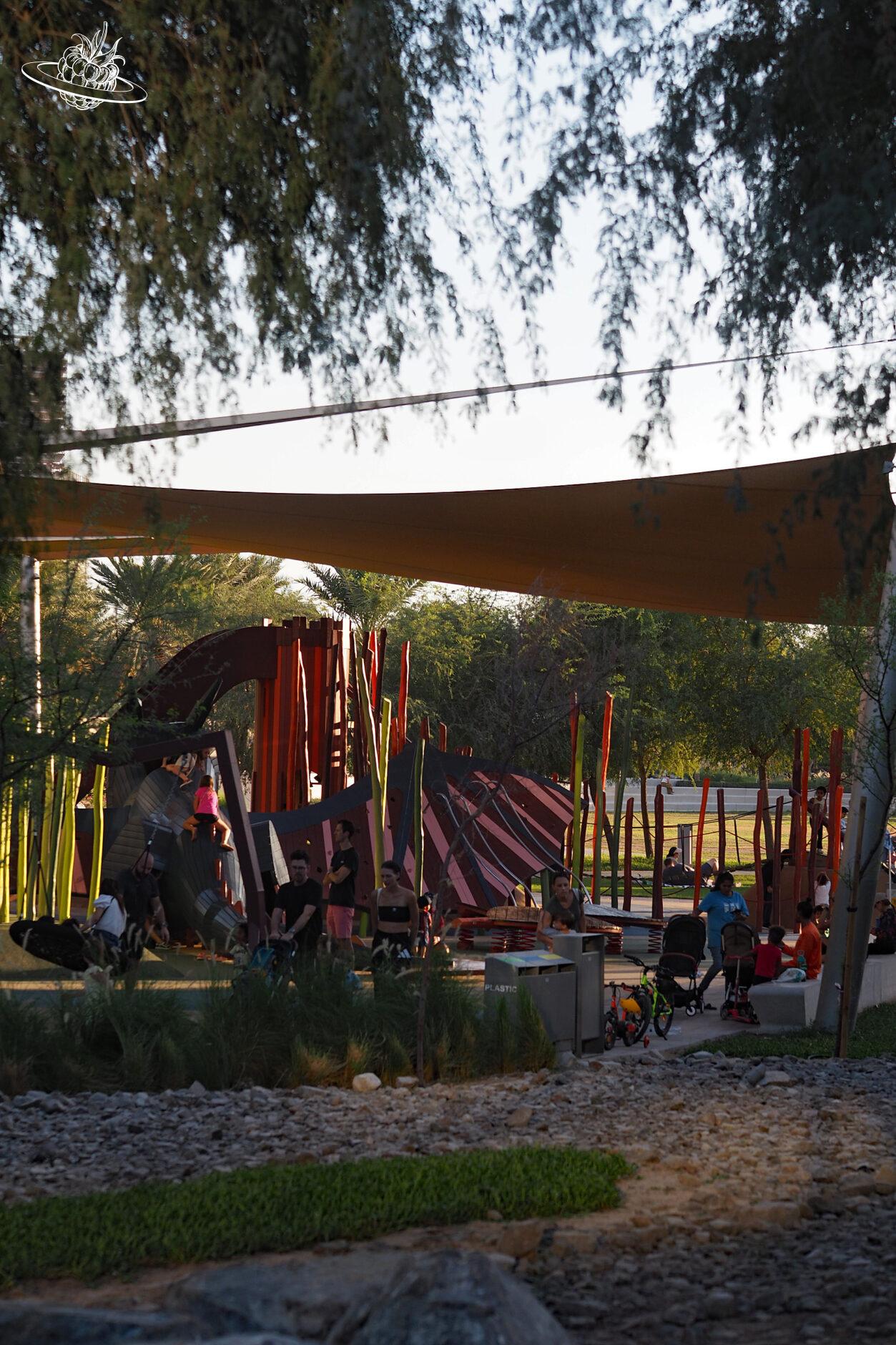 Überdachter Spielplatz im Dubai Hills Park