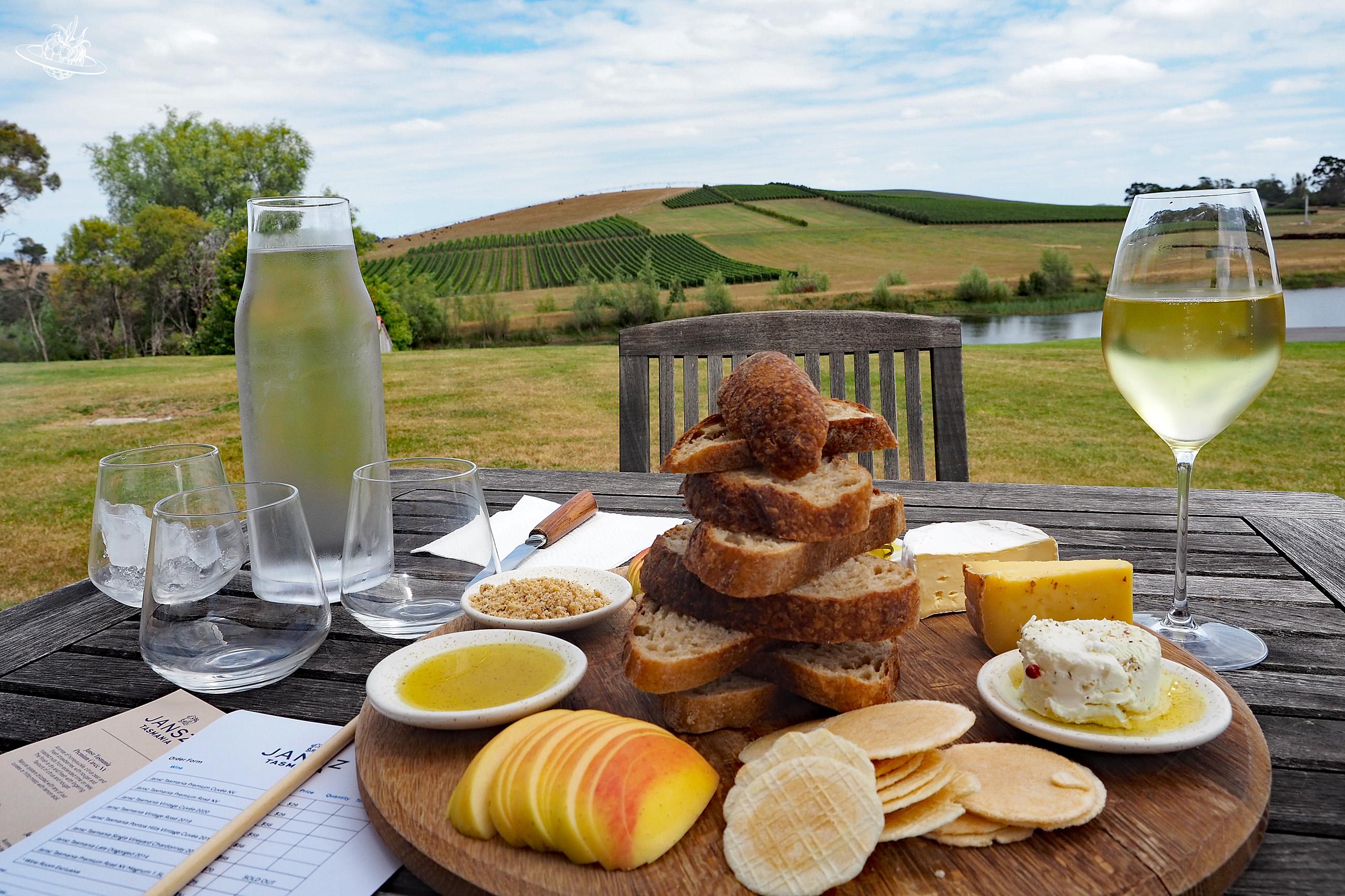 Weingut mit Apéro. Reisetipp Tasmanien Wein und Kulinarik