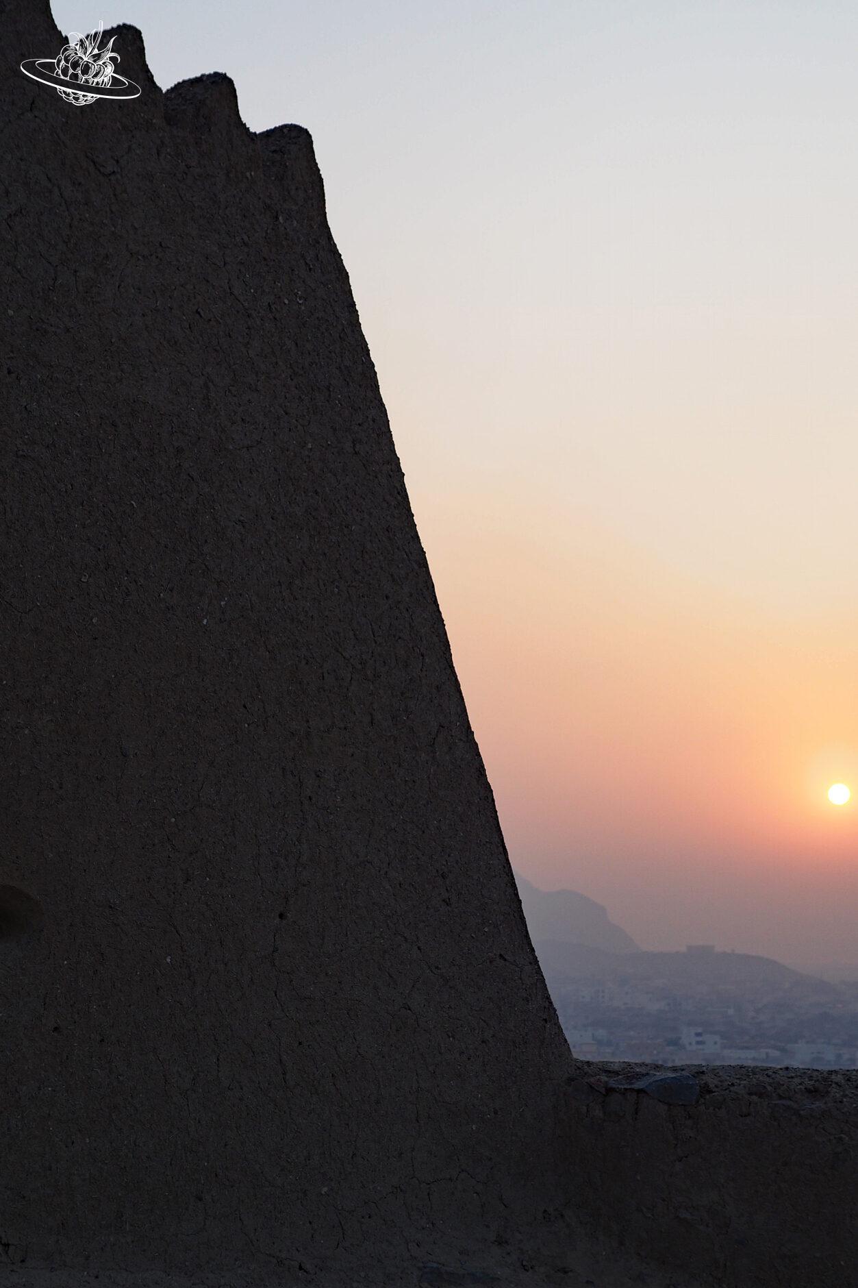 Wunderschöne Sonnenuntergänge bei der Dhayah Fort