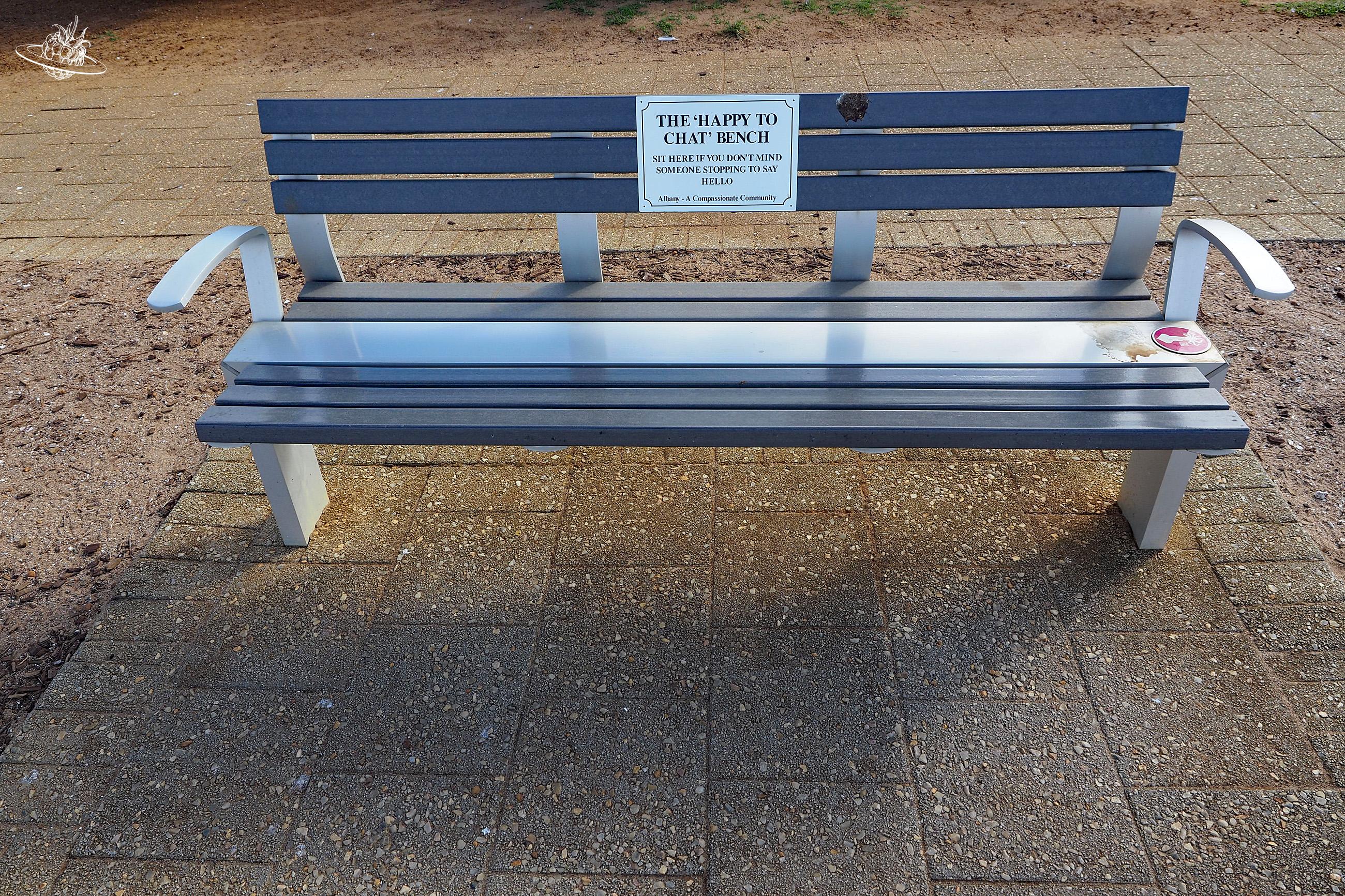 Reisetipp The happy to chat bench in Albany