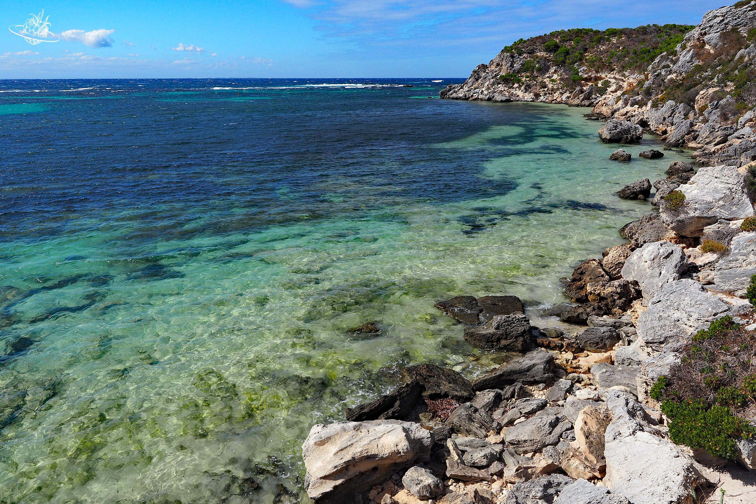 Schöne Klippen und Wasser in Rottnest Insel