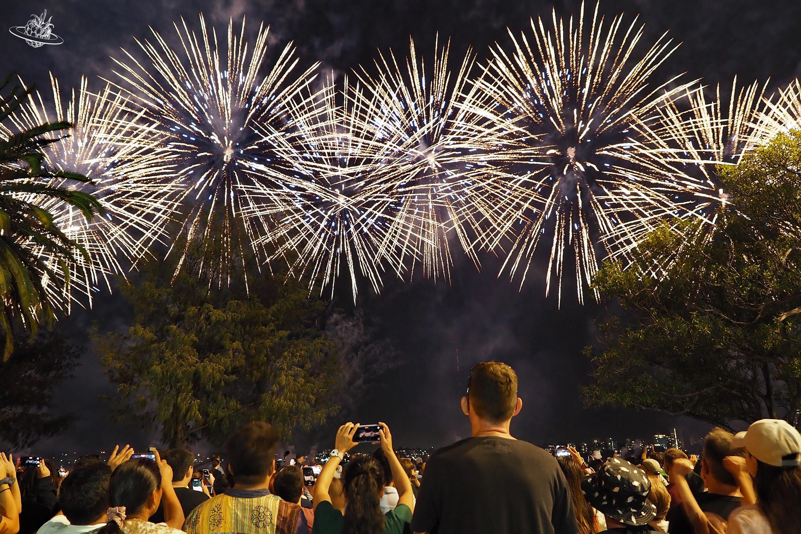 Gigantisches Feuerwerk in Perth zum Nationalfeiertag