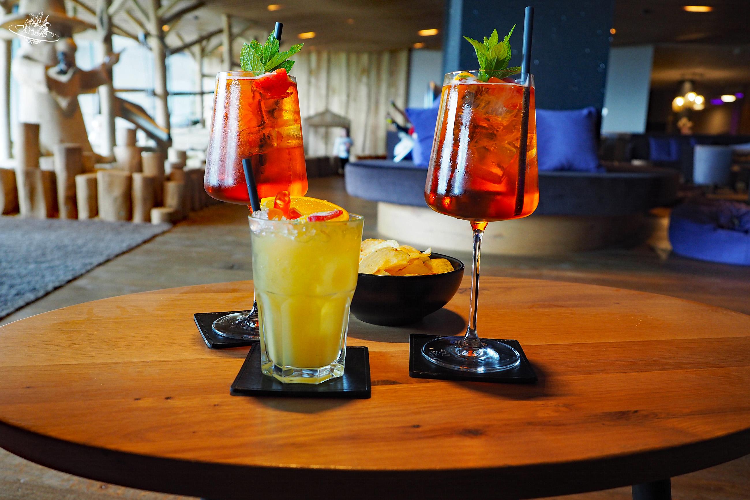 farbige Drinks und ein indoor Spielplatz