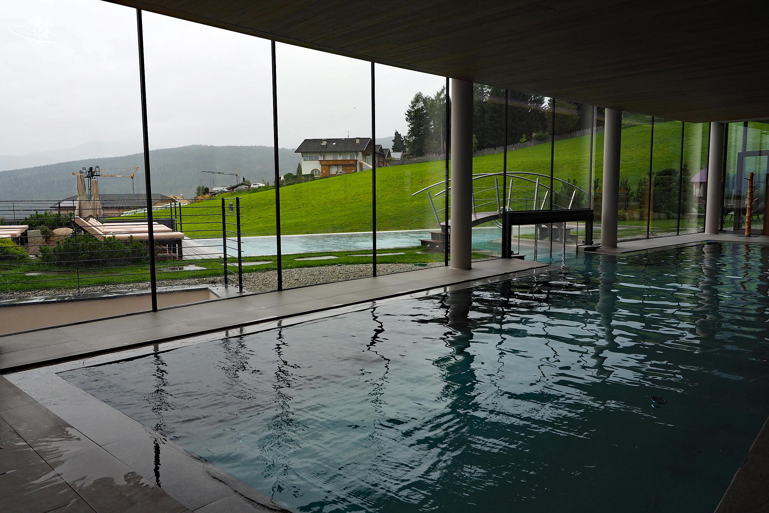 Indoor und Outdoor Bad im Familiamus
