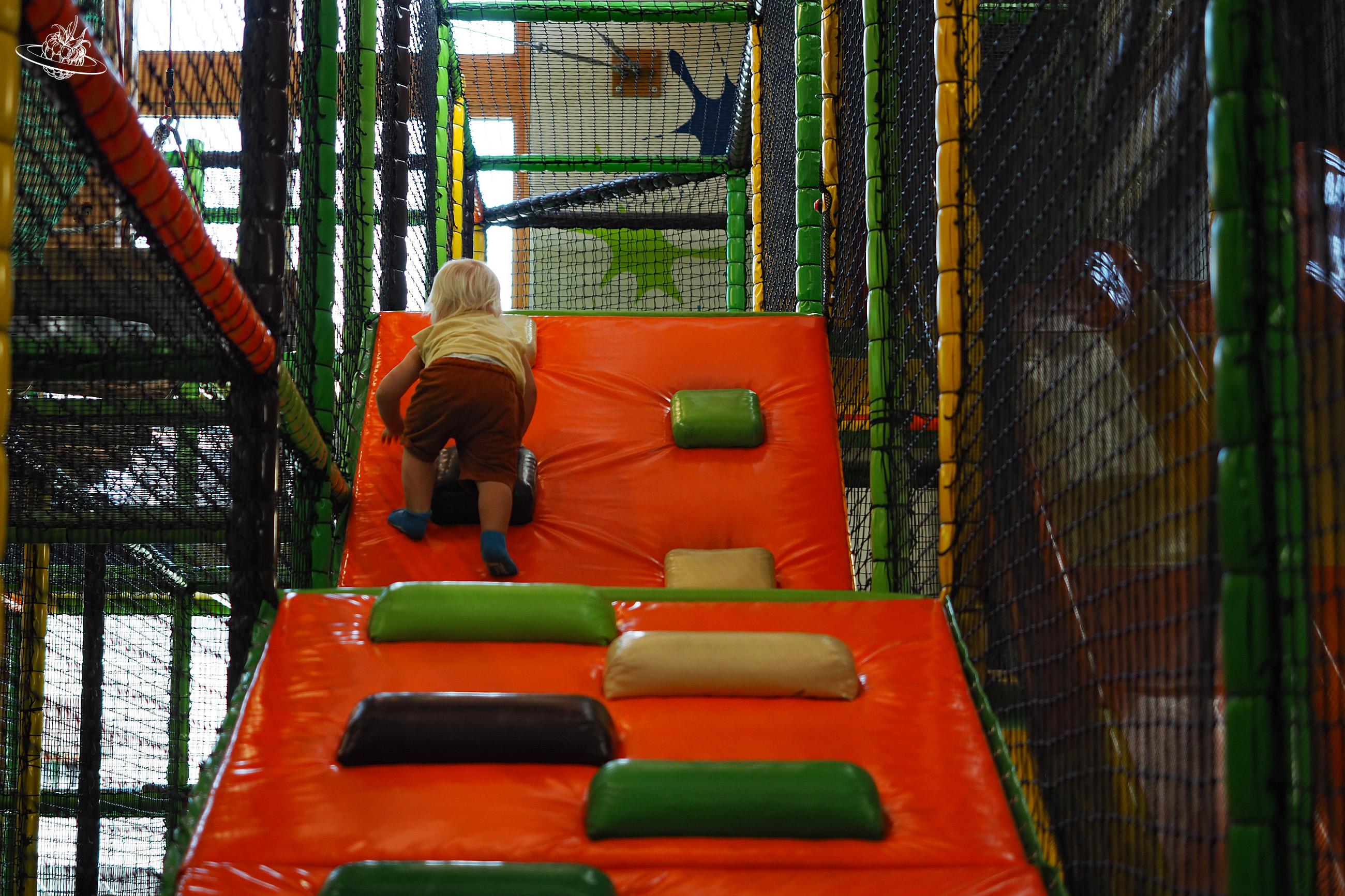 Nur einer der Indoor Spielplätze im Feldberger Hof