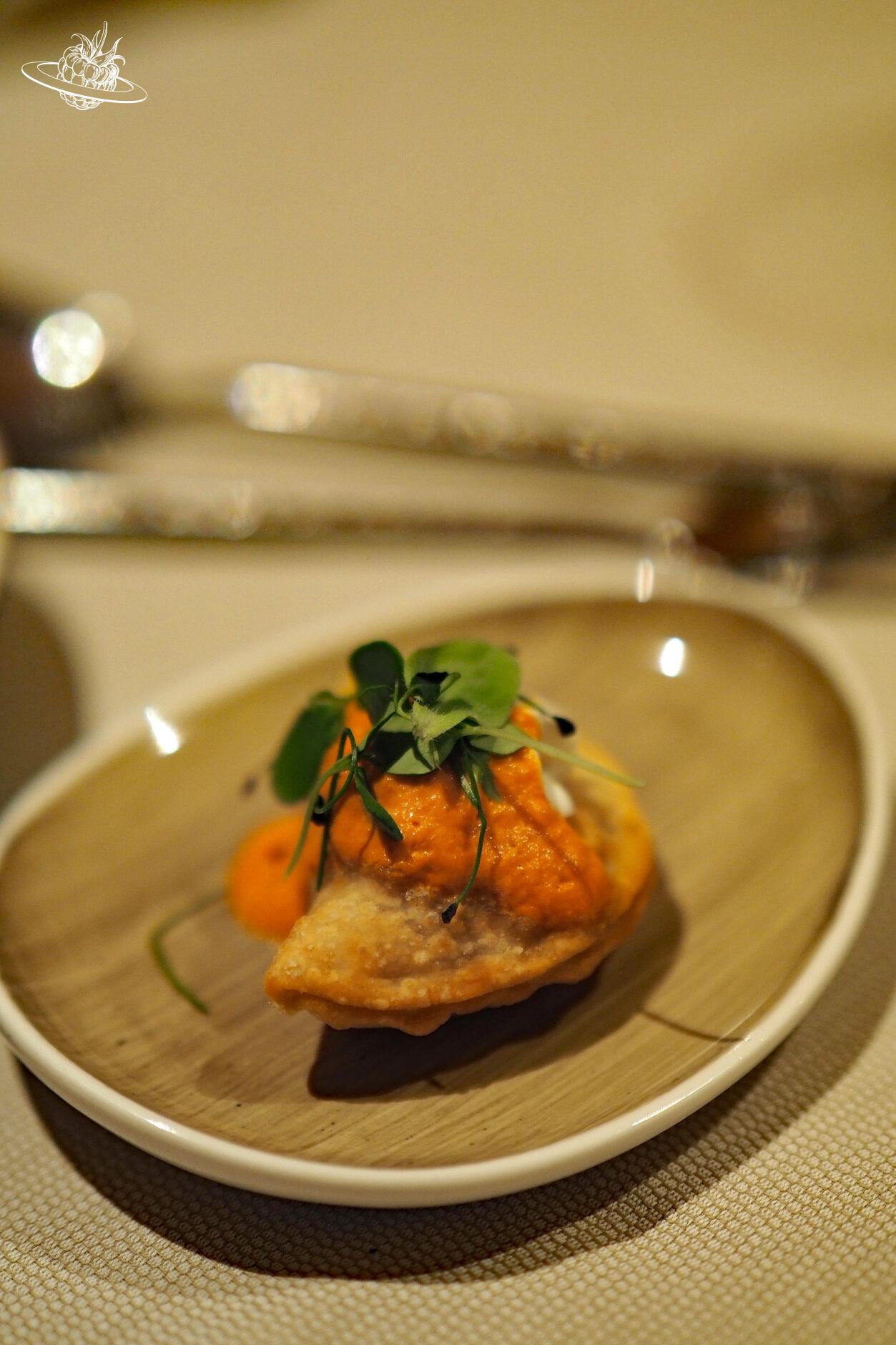 Empanada mit feiner Sauce